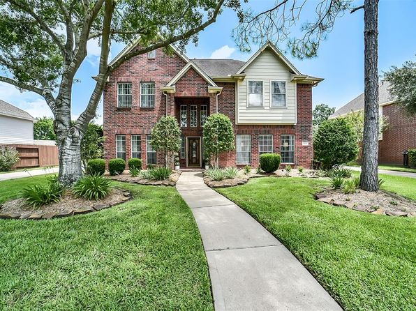 3711 Pinehurst Dr
