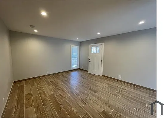 13425 Vanowen St #9 — Photo 9