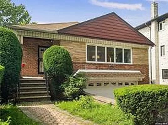 1st image of 65-36 Ellwell Cres