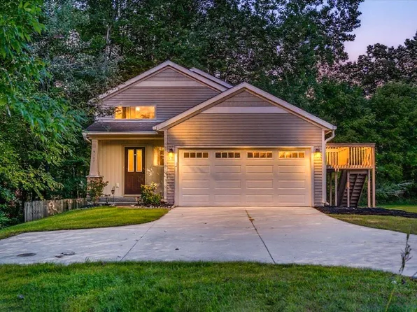 9187 Nature Meadows Dr NE, Rockford, MI 49341