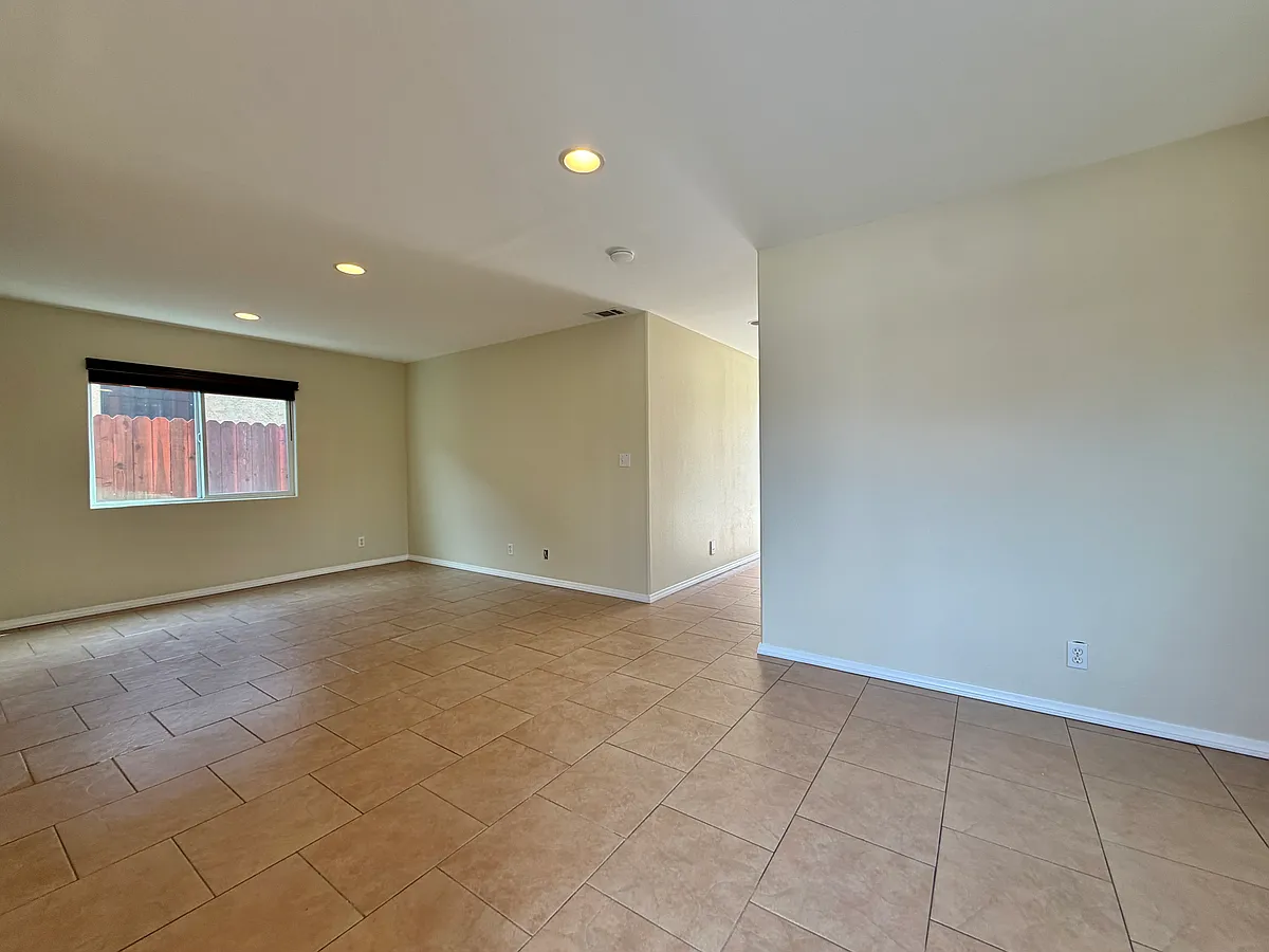 Large living room - 3928 W 108th St