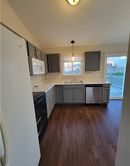 2824 Lauren Meadows Dr — Photo 12