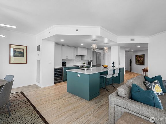 4th image of 177 107th Avenue NE #1906