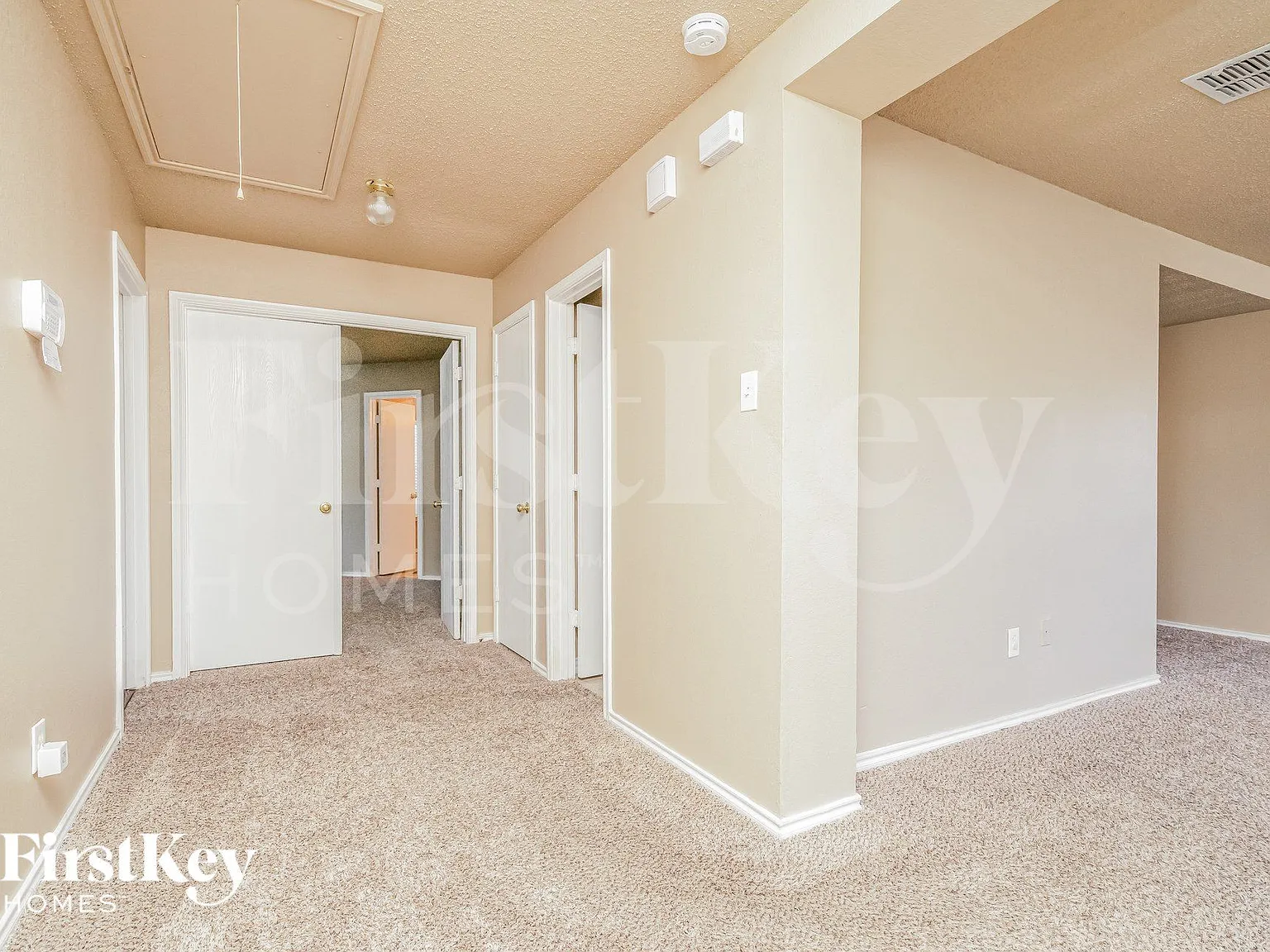 3 bed, 2.0 bath, 2076 sqft, $2,600 — Photo 2