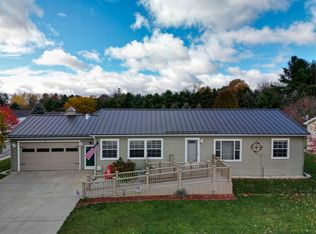 701 Peach Ln, Fremont, MI 49412