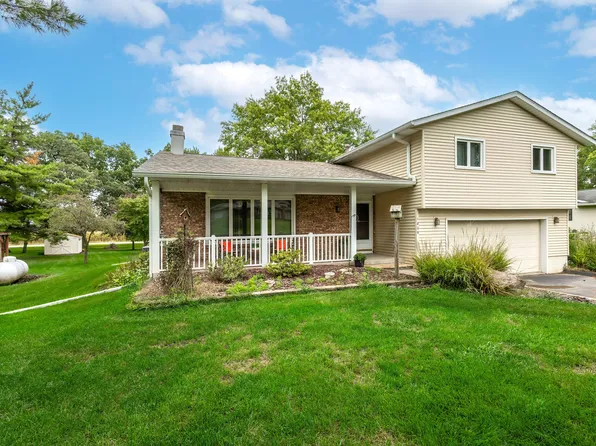 1809 Pineo Grove Ln, Princeton, IA 52768