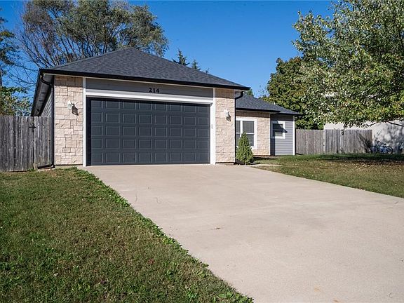 3rd image of 214 Hillside Dr