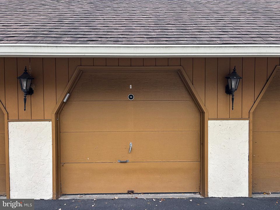 2nd image of 16 Valley Stream Ln