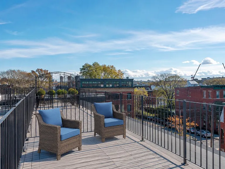 100 Pearl St #18 — Photo 16