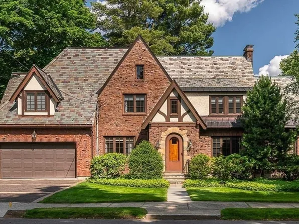 14 Homestead St, Newton, MA 02468