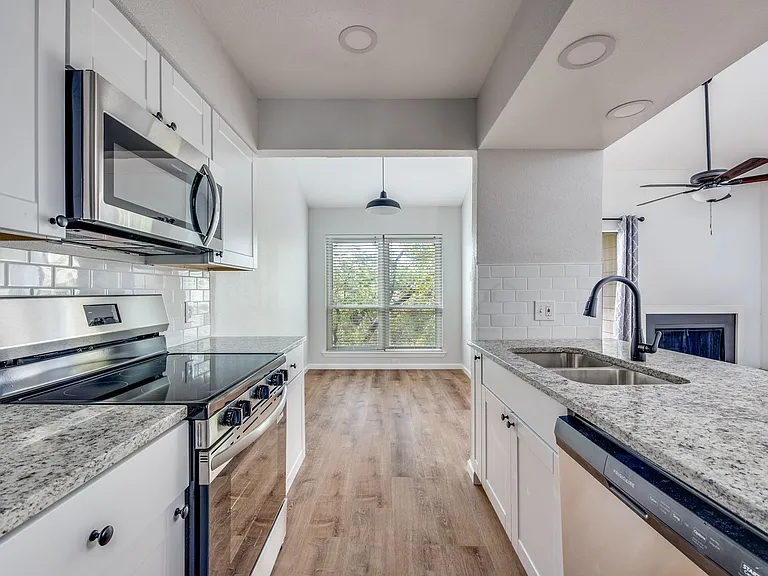 Creekside Condominumums — Photo 10