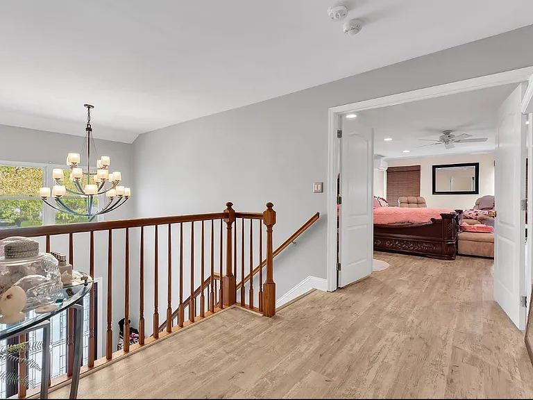 1 Edinburgh Ct — Photo 18