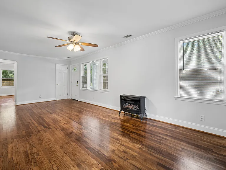 592 Scott Cir — Photo 7