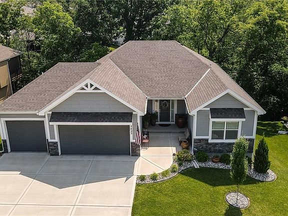 2nd image of 7425 NW Forest Lakes Dr