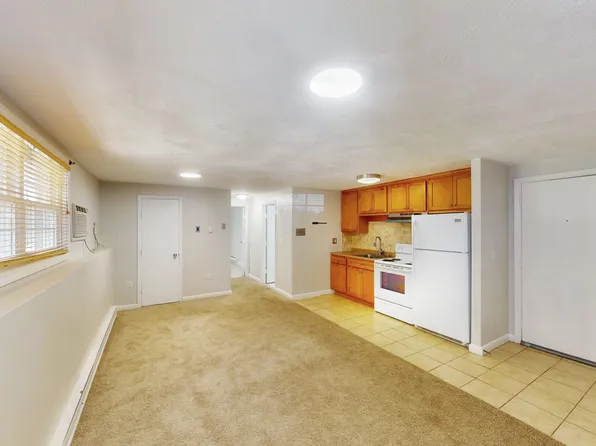 107 Oak Ln APT 3, Brockton, MA 02301