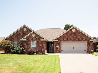 3950 Shiloh Manor Dr, Russellville, AR 72802