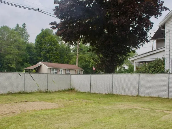 25 Rose St, Hallstead, PA 18822