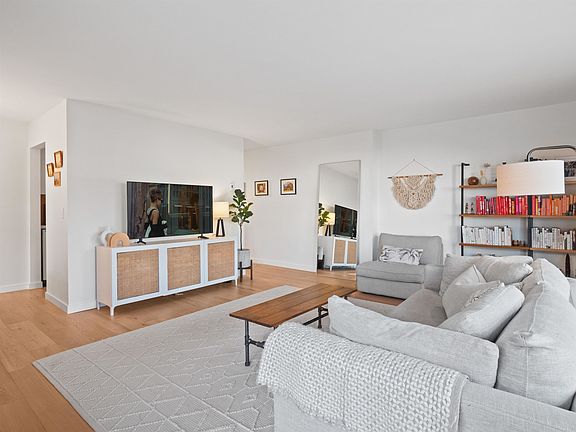 5th image of 1066 W 13th Ave #204