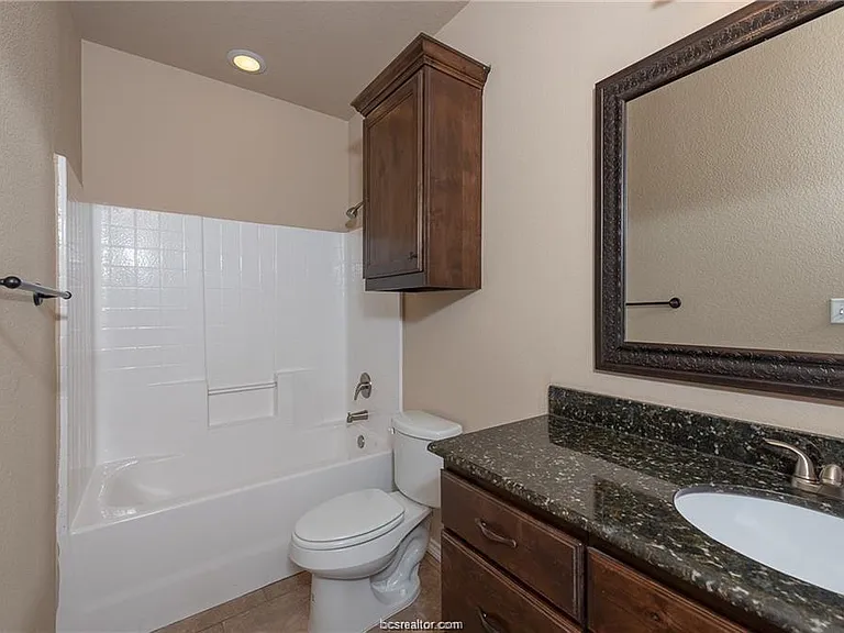 4001 Golden Eagle Dr #B — Photo 10