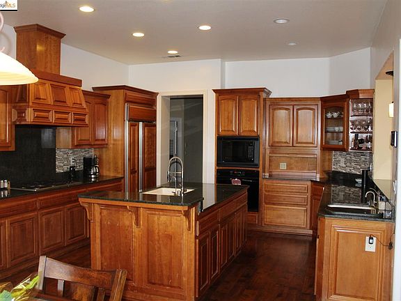 3rd image of 5661 Augusta Ct