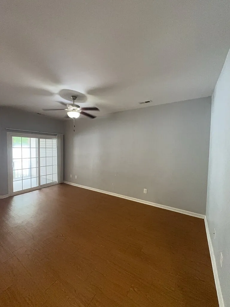 3 bed, 2.5 bath, 1600 sqft, $1,550 — Photo 3
