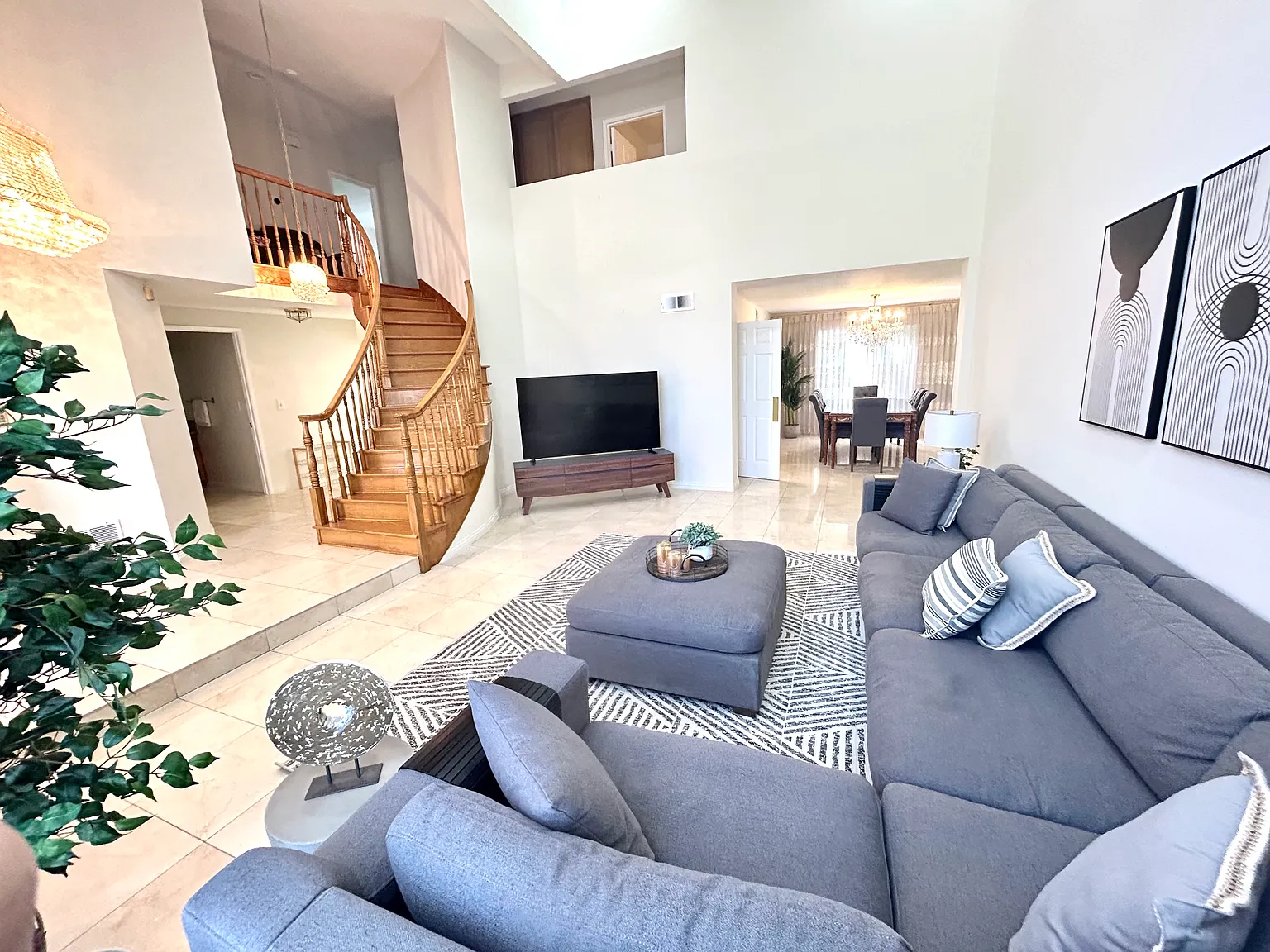 18210 Hatteras St — Photo 2
