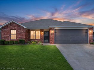 1907 Scarlet Oak Dr, Van Buren, AR 72956