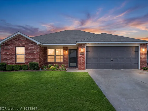 1907 Scarlet Oak Dr, Van Buren, AR 72956