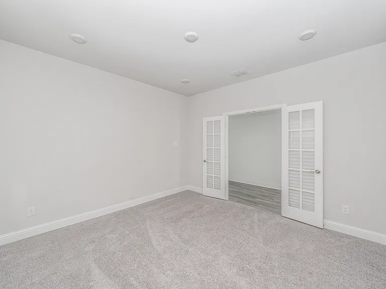 727 Mahogany Ln — Photo 16