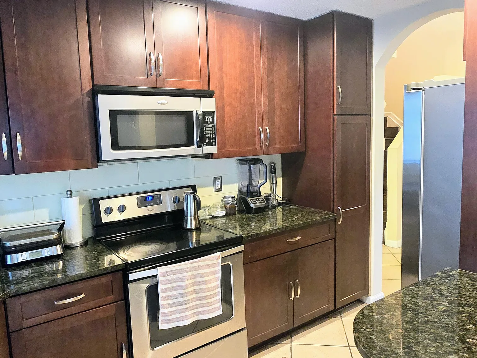 4 bed, 2.5 bath, 2006 sqft, $3,700 — Photo 4