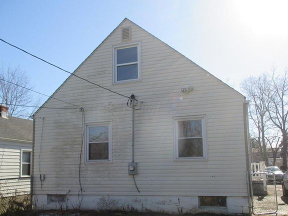 3rd image of 2196 Safford Ave