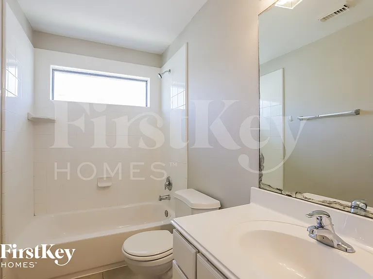 8015 N Tarrytown Crossing Dr — Photo 16