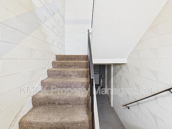 4th image of 22 W York St