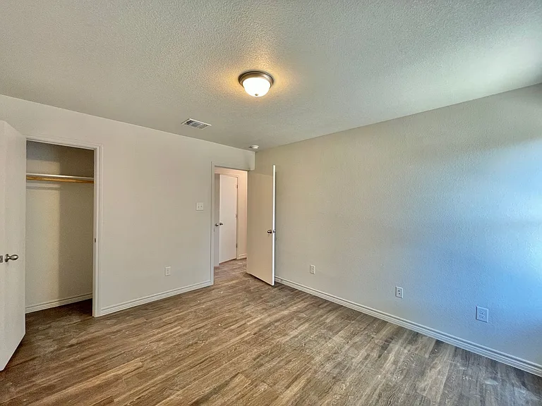 1708 Clovis Dr — Photo 10