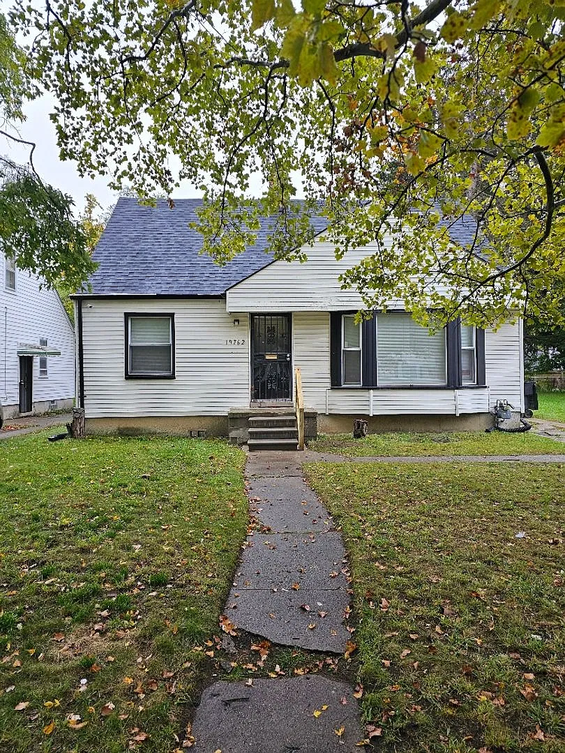 19762 Avon- 3 Beds & 1 Bath For Rent! — Photo 1