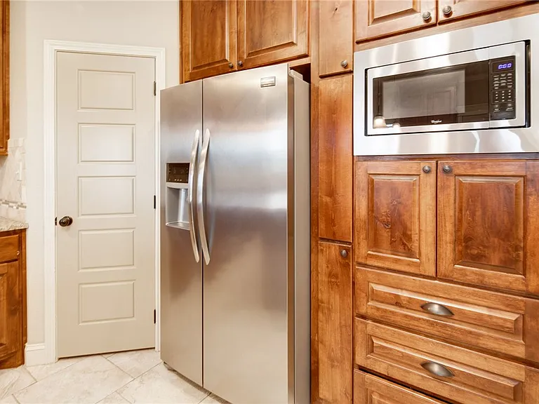 4025 Crestmont Dr — Photo 14