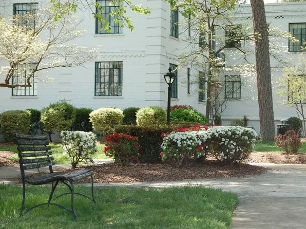 1700-N5 N Elm St, Greensboro, NC 27408