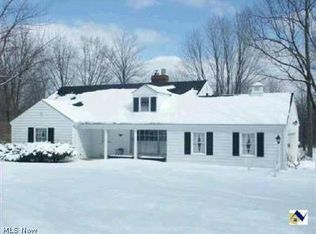 133 S Strawberry Ln, Chagrin Falls, OH