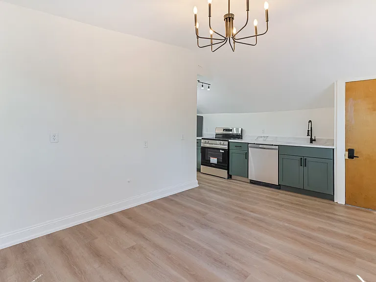 169 Waterman St #7 — Photo 4