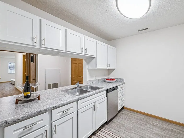 Northbrook Apartments — Photo 258