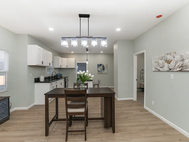 401 N Madison Ave — Photo 14