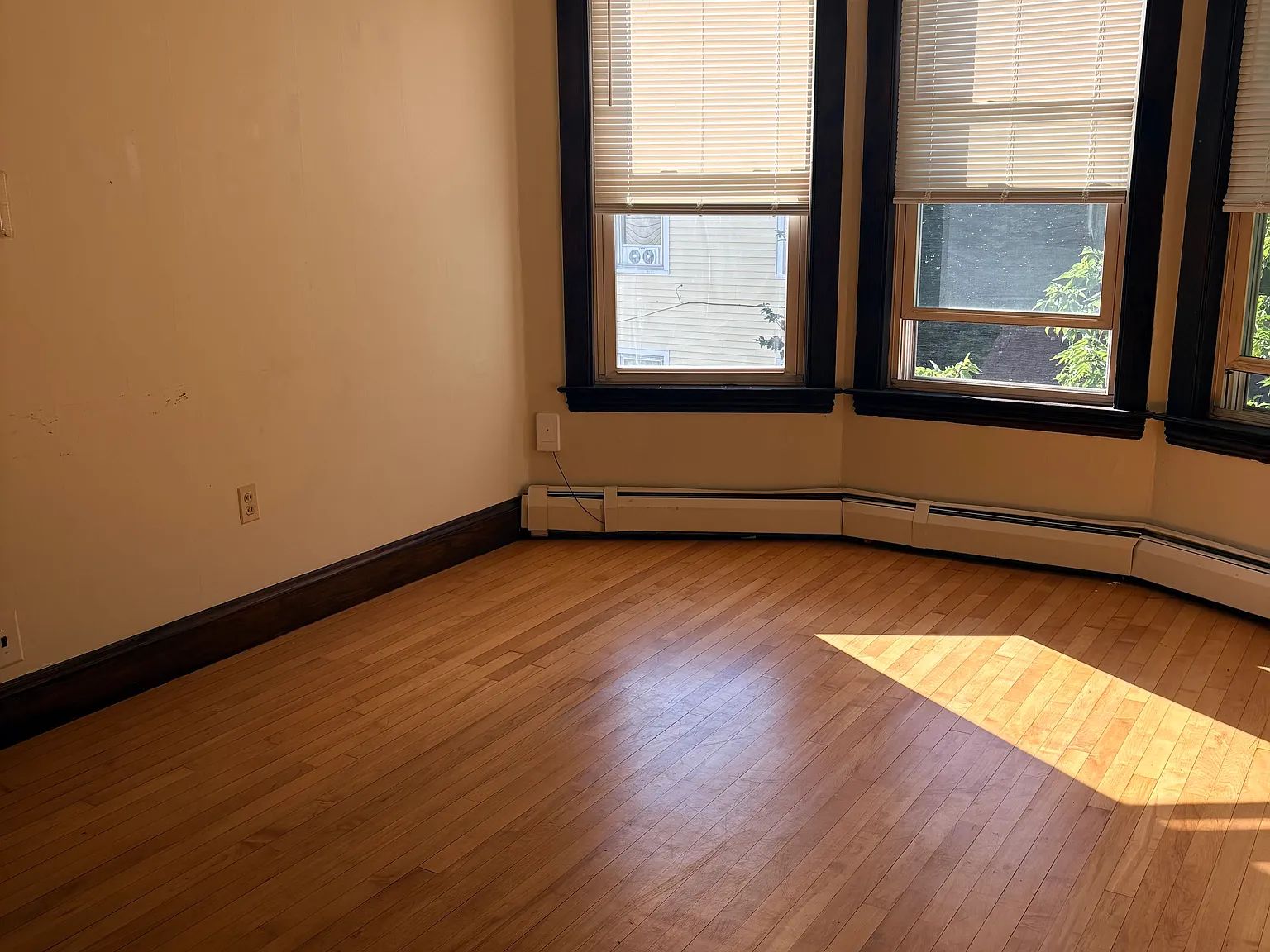 3 bed, $1,500 — Photo 2