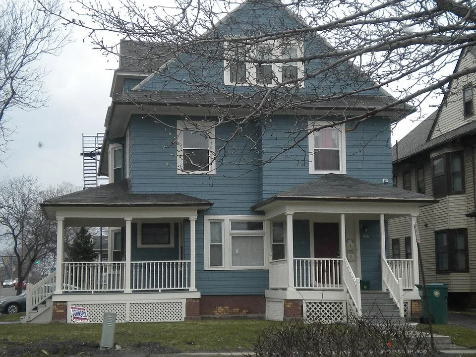 378 Alexander St #3