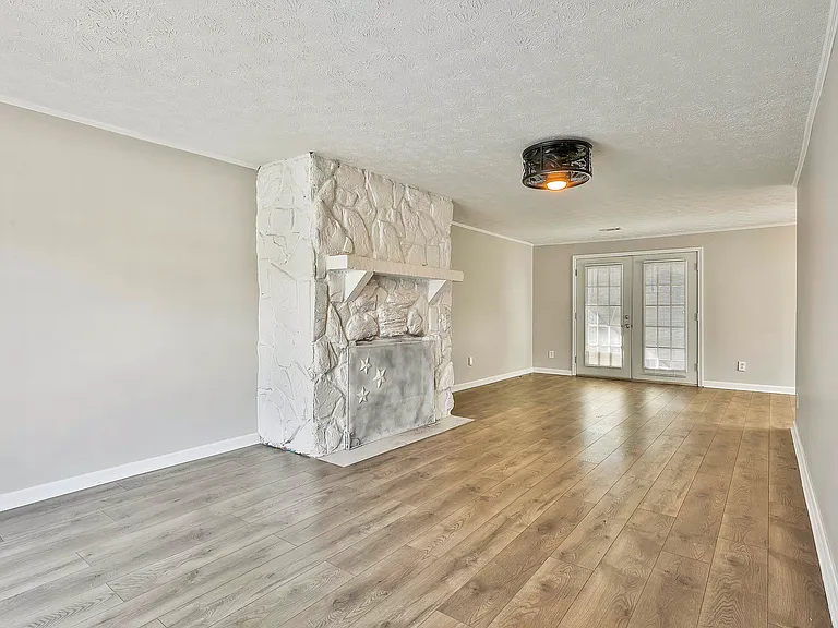 105 Hamilton Rd — Photo 4