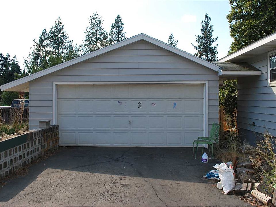 2nd image of 1727 E Thurston Ave