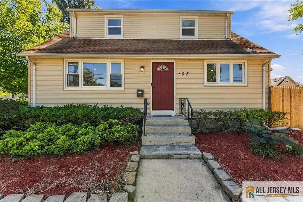 4 bed, 1.0 bath, 1075 sqft, $3,000 — Photo 1