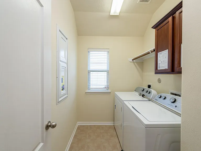 6402 Addlestone Ridge Ln — Photo 19
