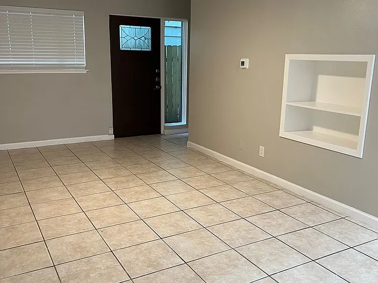 2413 Leon St #103 — Photo 5