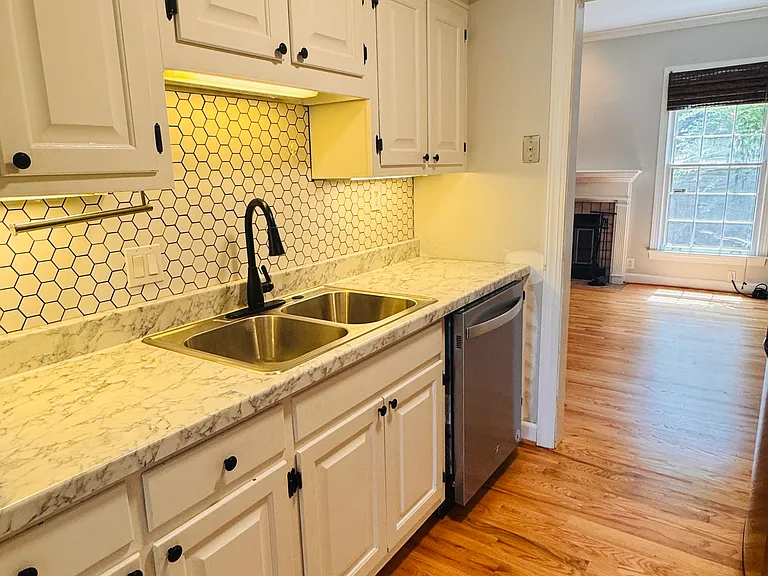 114 Westwood Trce — Photo 5