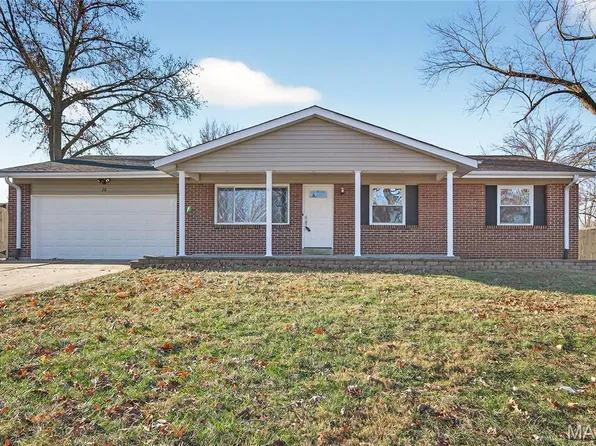 28 Saint Lawrence Dr, Saint Peters, MO 63376